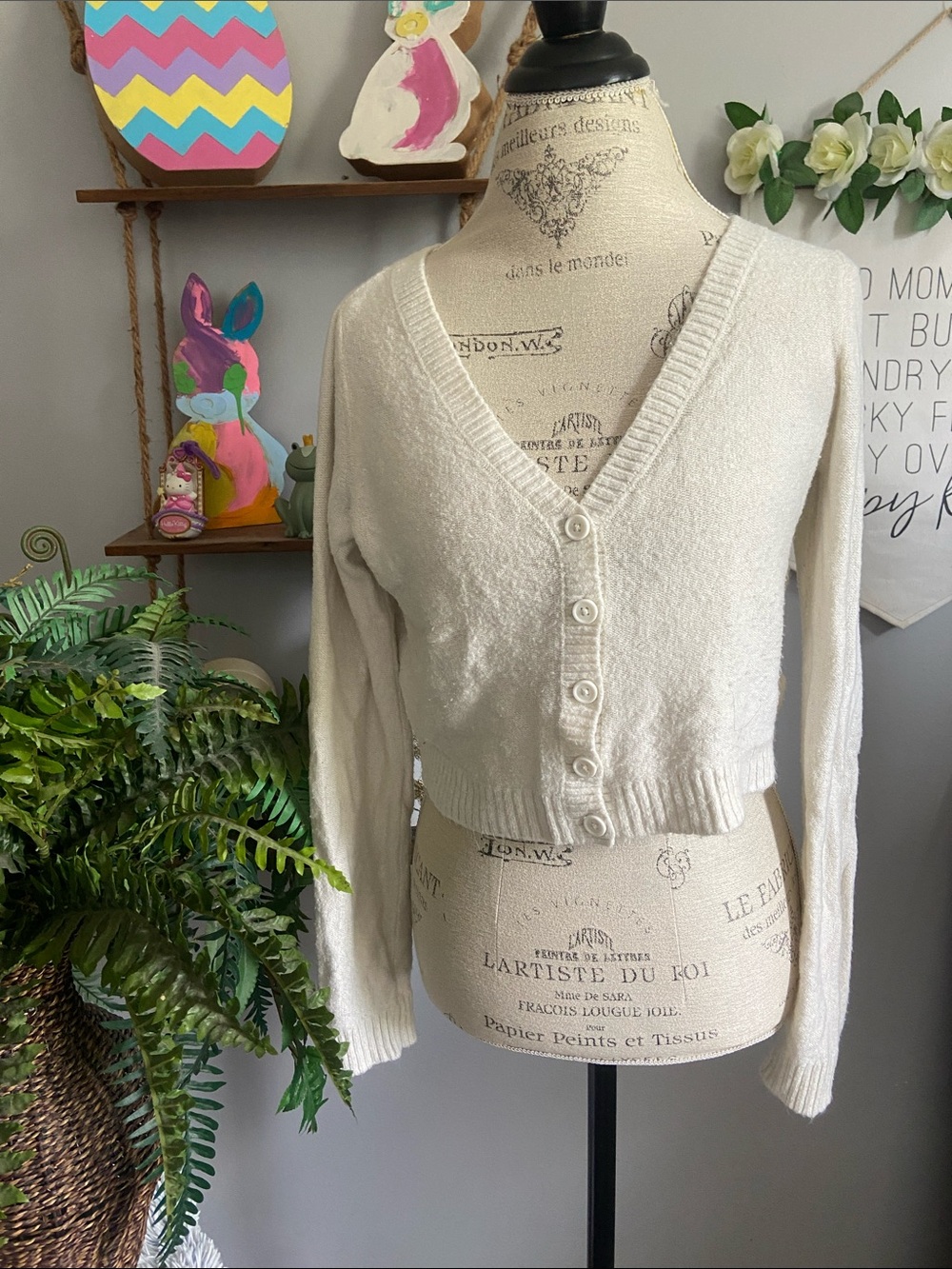 American Eagle SMALL Cropped V-Neck Button Front Sweater Cardigan Cream